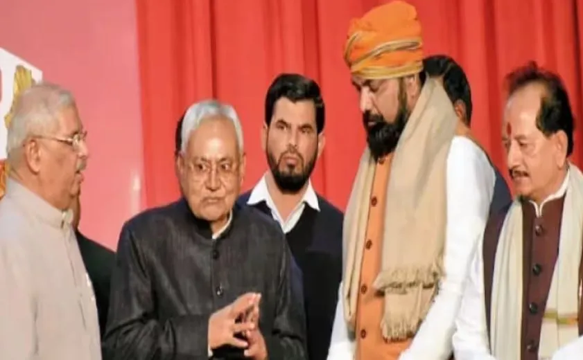 बिहार में नीतीश कुमार ने किया मंत्रिमंडल का विस्तार, राज्यपाल ने इन मंत्रियों को दिलाई शपथ