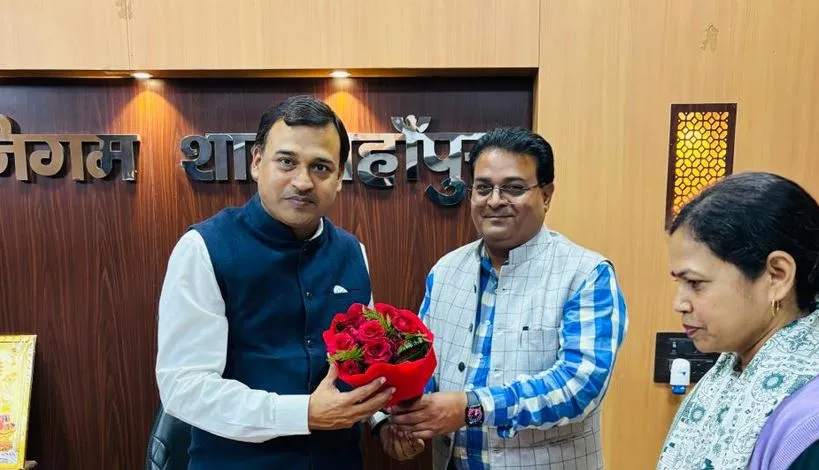 शाहजहांपुर: केपी सिंह का तबादला, डॉ. विपिन बने नगरायुक्त...संभाला चार्ज