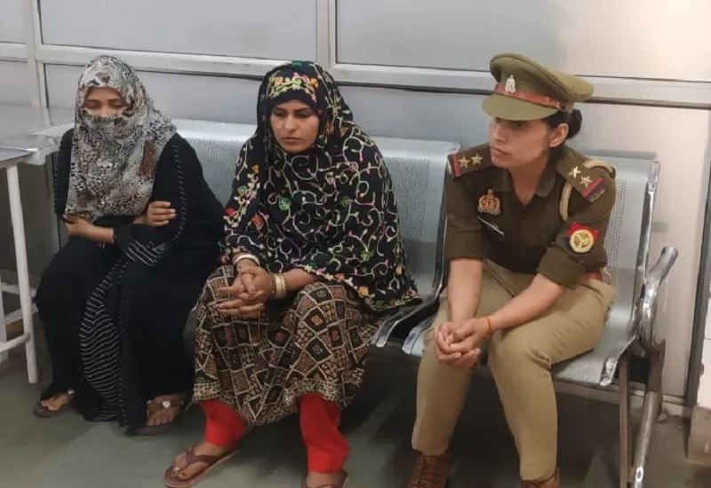 संभल : फरार बदमाश को शरण देने में दो महिलाओं सहित तीन गिरफ्तार, पुलिस कर्मियों के खिलाफ रिपोर्ट दर्ज