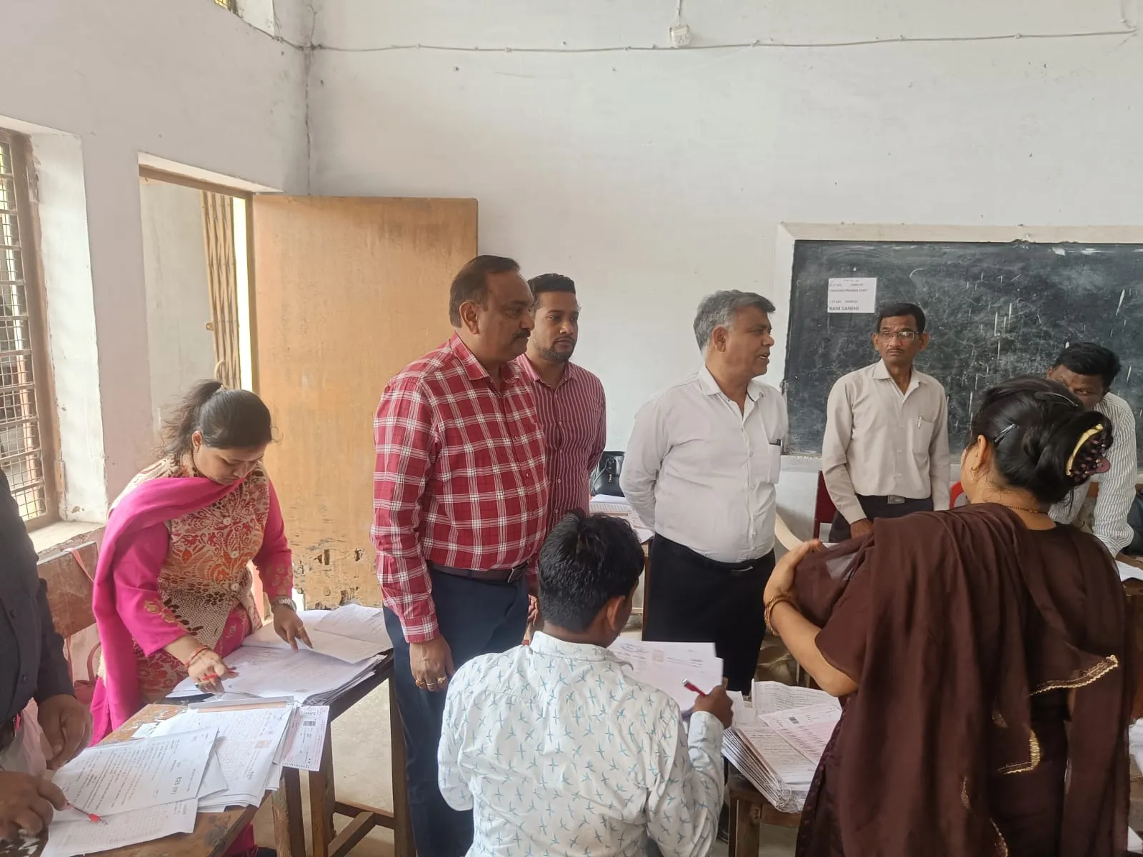 बरेली: चेतावनी के बावजूद 1061 शिक्षक मूल्यांकन से रहे गायब