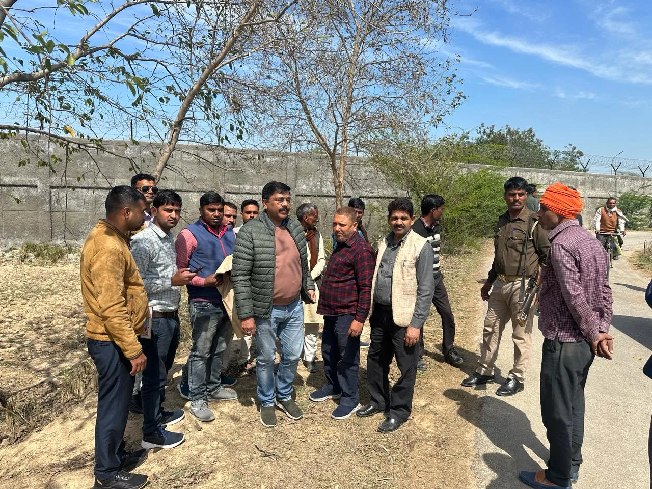 बरेली: पैमाइश में सामने आया सच, किसानों की जमीन पर है इफको का कब्जा