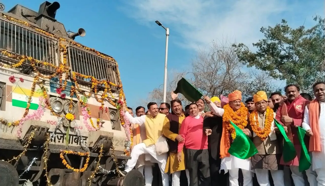 रुद्रपुर: लालकुआं से अमृतसर तक ट्रेन चलने से लोगों में खुशी, पहले दिन 157 यात्री निकले अमृतसर को