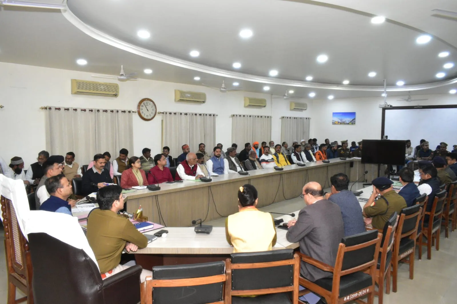 बरेली: महाशिवरात्रि को लेकर DM-SSP ने की बैठक, बोले- शोभायात्रा में शस्त्र का न करें प्रदर्शन, आहत करने वाले गाने भी न बजाएं