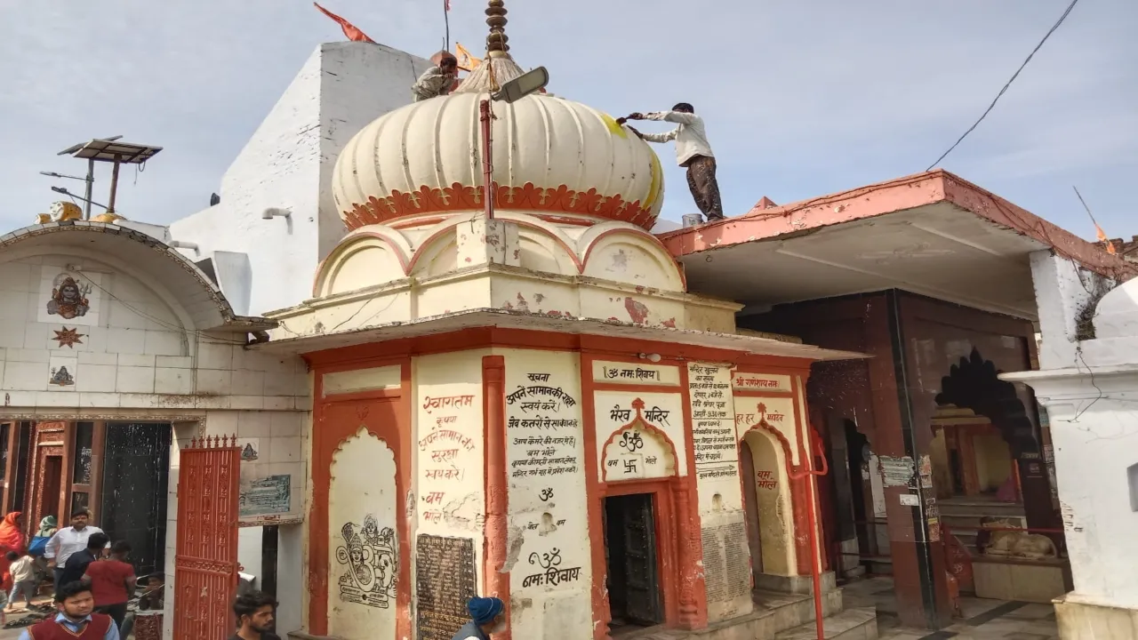अद्भुत है भगवान श्री राम के गुरुधाम का शिवालय,जमीन के अंदर से निकला था शिवलिंग