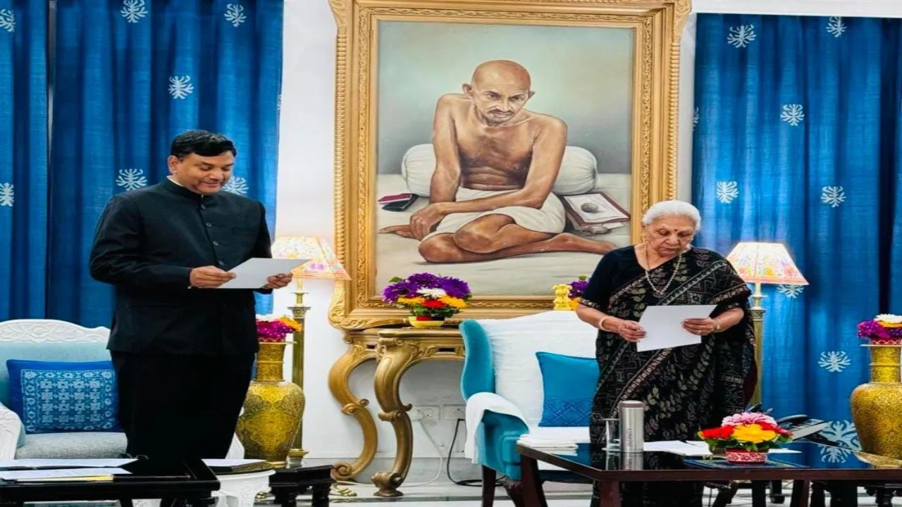 UP news: पूर्व DGP आरके विश्वकर्मा ने CIC पद की ली शपथ