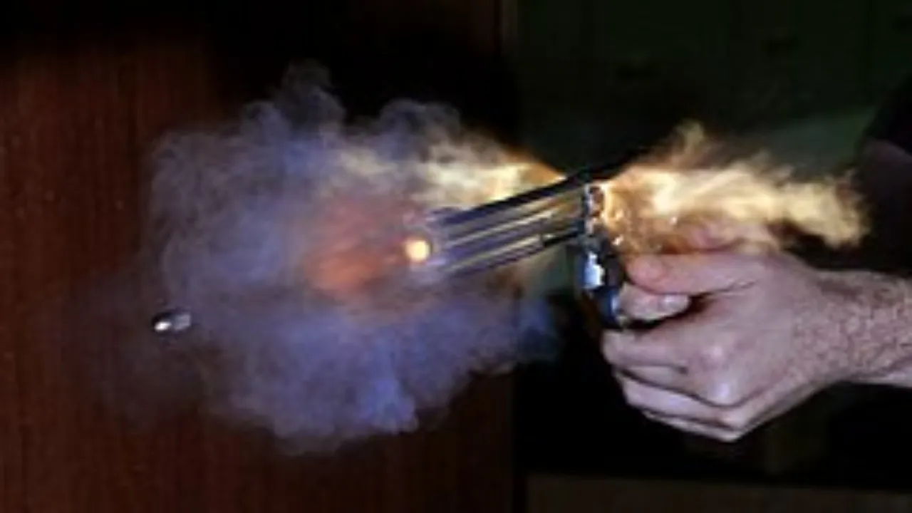 लखनऊ: जरदोजी कारीगर के घर के बाहर दबंग ने की फायरिंग, दहशत में है परिवार 