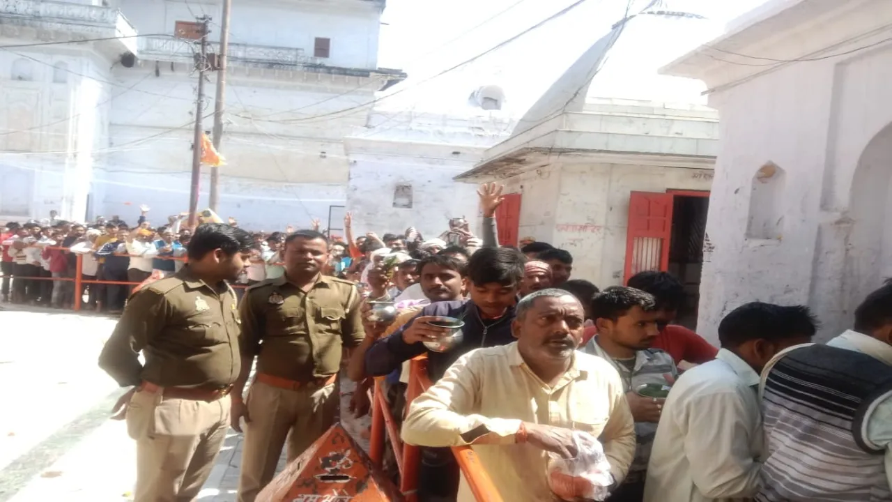 महाशिवरात्रि: बाराबंकी में तीन लाख से अधिक श्रद्धालुओं ने किया लोधेश्वर महादेवा का जलाभिषेक