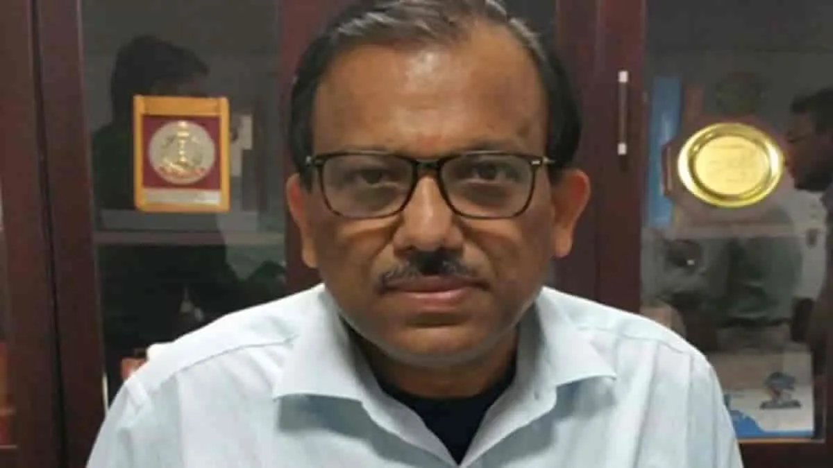 देहरादून: उत्तराखंड के पूर्व मुख्य सचिव राकेश शर्मा के खिलाफ बालूगंज थाने में FIR