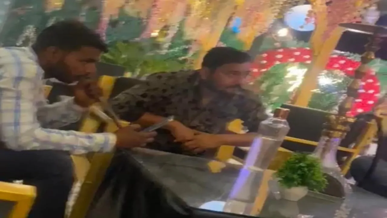 लखनऊ: रेस्टोरेंट में चोरी-छिपे परोस रहे हुक्का, सोशल मीडिया में तस्वीर वारयल