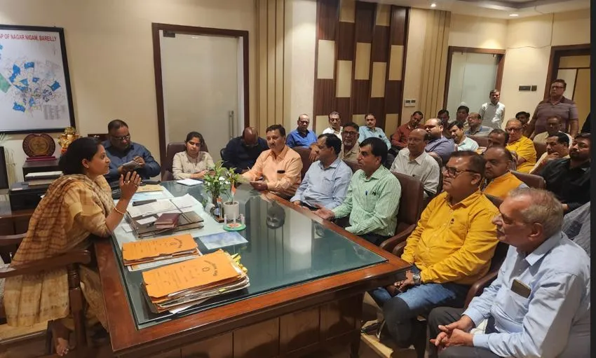 बरेली: पूर्वजों के बसाए कारोबार को नहीं होने देंगे खत्म- नगर आयुक्त