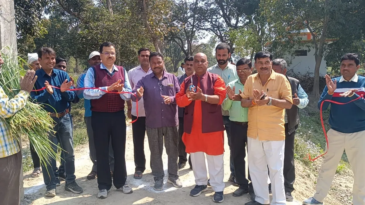 अयोध्या: निर्माणाधीन गौशाला का ही पंचायत सदस्य ने कर दिया उद्घाटन 