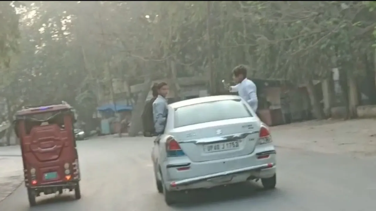 Bahraich viral video: कार की खिड़की पर स्टंट करते दिखे युवक, तलाश में जुटी पुलिस  