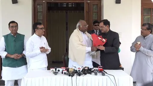 हरियाणा में BJP को लगा बड़ा झटका, सांसद ब्रिजेंद्र सिंह ने दिया इस्तीफा, कांग्रेस में हुए शामिल
