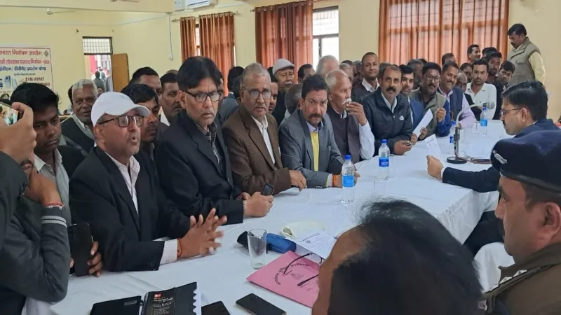 बहराइच में भीम आर्मी के खिलाफ एकजुट हुए वकील, अधिकारियों से की शिकायत-देखें Video    