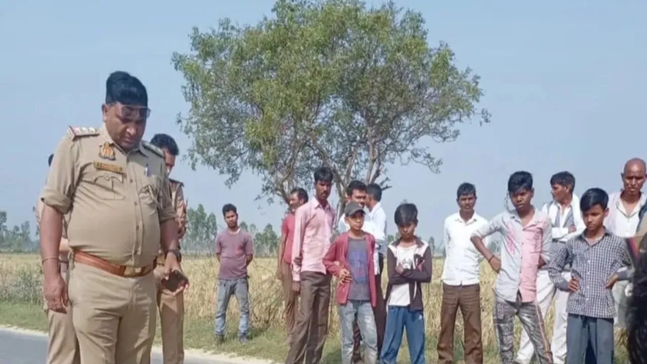 हरदोई: सड़क के किनारे शव मिलने से फैली दहशत, पुलिस ने शुरु की जांच