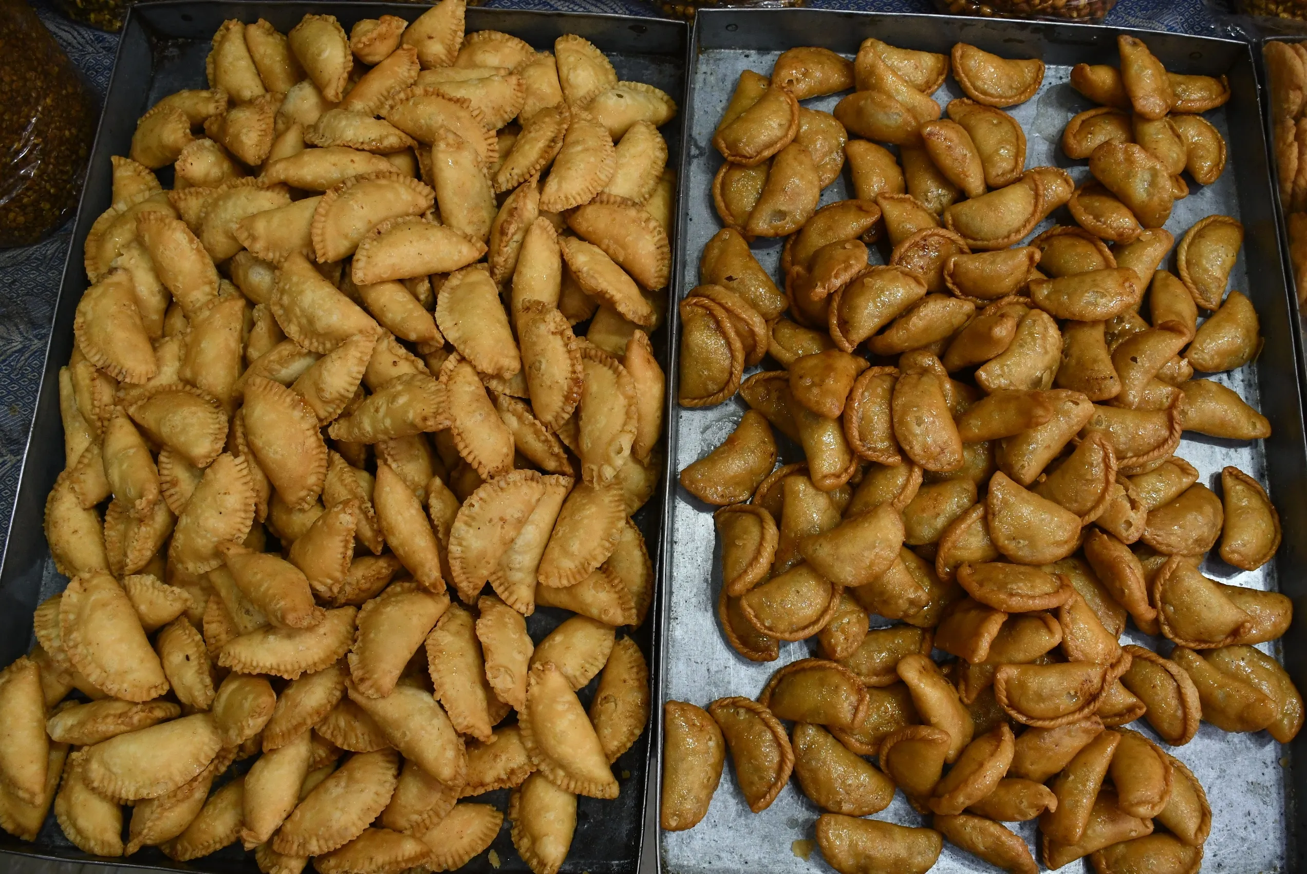 बरेली: होली की तैयारी...गुझिया की खुशबू से महक रहा बाजार