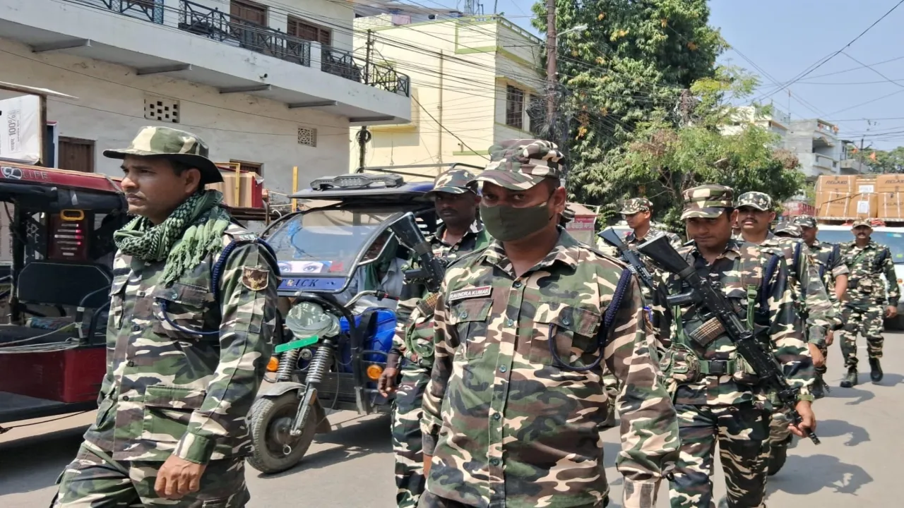 CAA: प्रयागराज में जुमे की नमाज पर अलर्ट रहा प्रशासन, धर्म गुरुओं के साथ हुई बैठक  