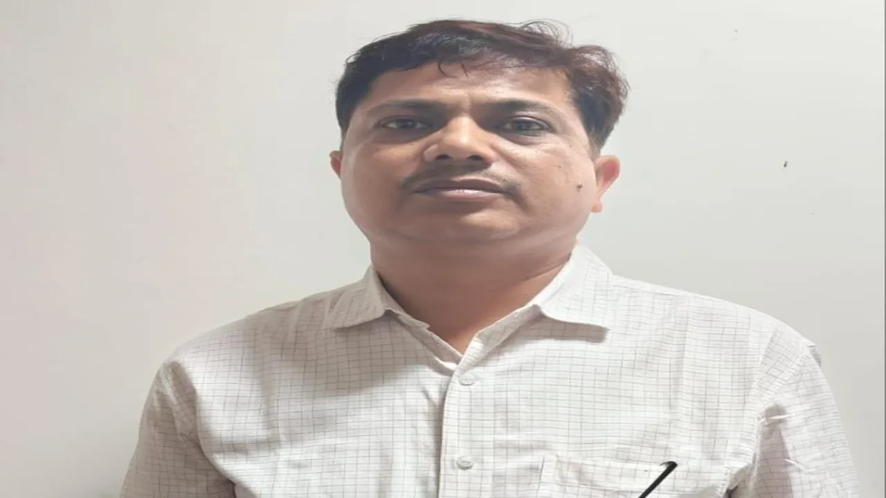 Lucknow breaking news: जीएसटी डिप्टी कमिश्नर धनेंद्र कुमार अरेस्ट, यूपी विजिलेंस टीम ने रिश्वत लेते रंगे हाथ पकड़ा