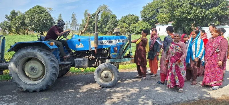 शांतिपुरी: खनन वाहनों के गांव में घुसने पर महिलाओं ने लगाया जाम