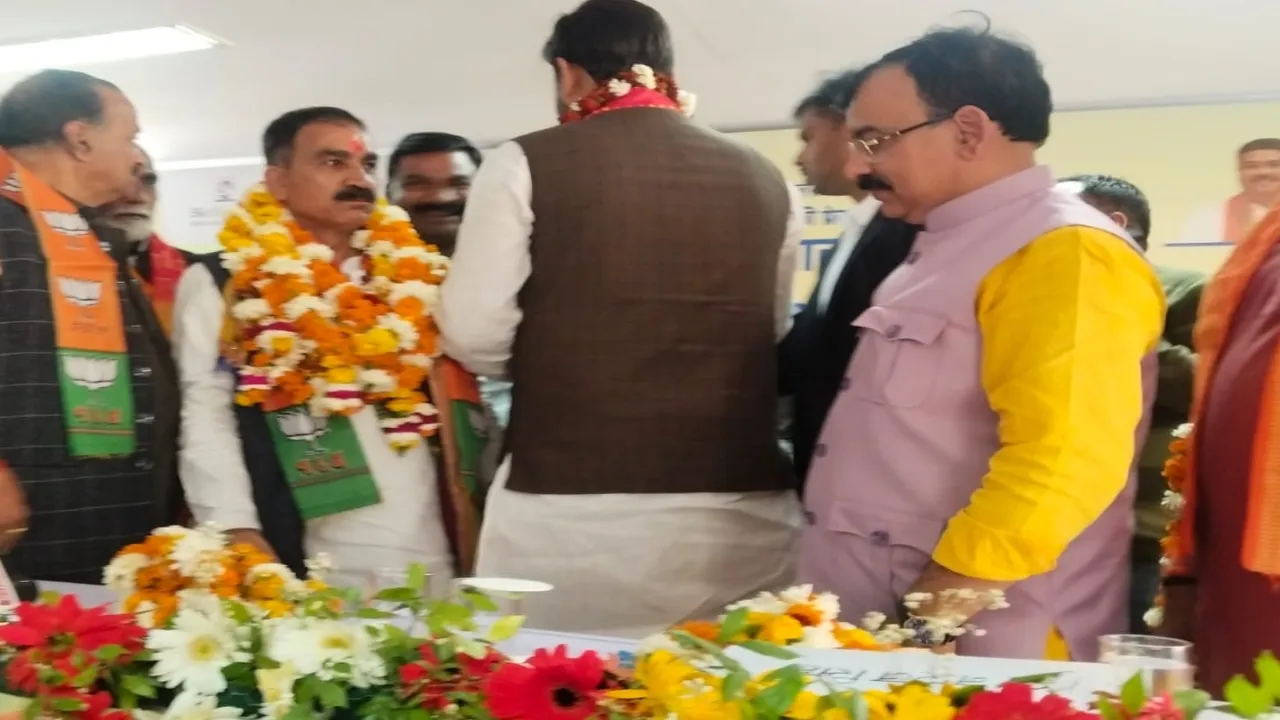 भाजपा में शामिल हुए लखनऊ व्यापार मंडल उपाध्यक्ष, पार्टी को करेंगे मजबूत 