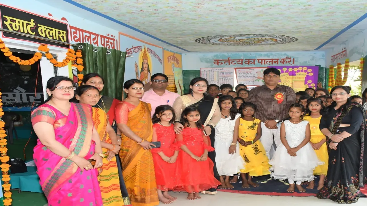 गोंडा: स्कूल में लगा प्रोजेक्टर, ऑडियो विजुअल माध्यम से पढ़ाई करेंगे सरकारी स्कूल के बच्चे 