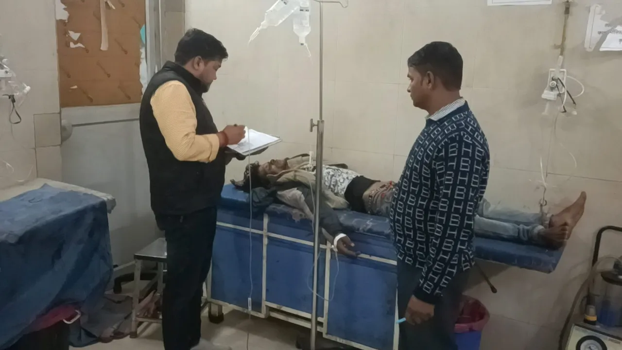 बहराइच: पालतू कुत्ते को डंडा मारा तो युवक को पीटकर किया मरणासन्न, केस दर्ज