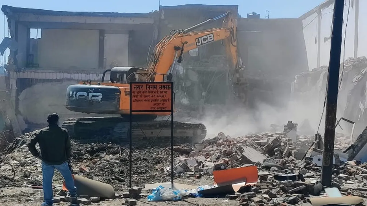 अकबर नगर: न्यायालय की अनुमति के बाद एलडीए तोड़ेगा दुकानें और मकान