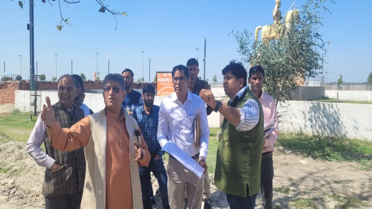 अयोध्या: खराब निर्माण सामग्री मिलने पर नाराज हुए विधायक, अफसरों को फटकारा