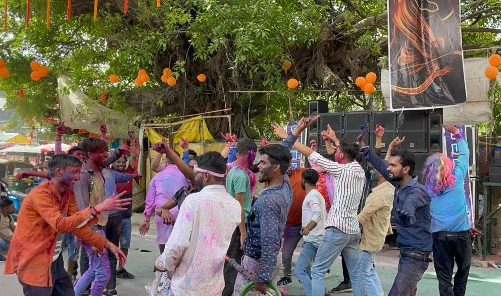 बरेली: होली के रंग में सराबोर होने को शहर तैयार, पुलिस प्रशासन भी मुस्तैद