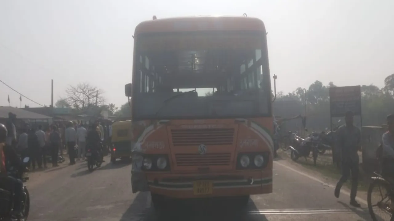 गोंडा: रोडवेज बस ने बाइक सवार को सामने से मारी टक्कर, मौत 