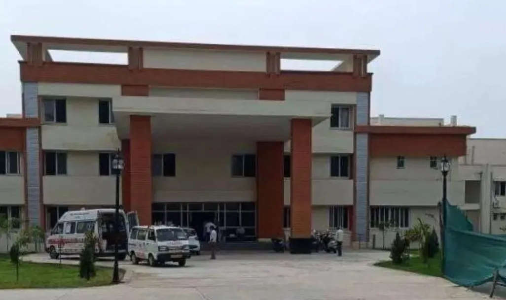 बरेली: डीप फ्रीजर बंद हो गया तो लाखों की वैक्सीन हो जाएगी खराब