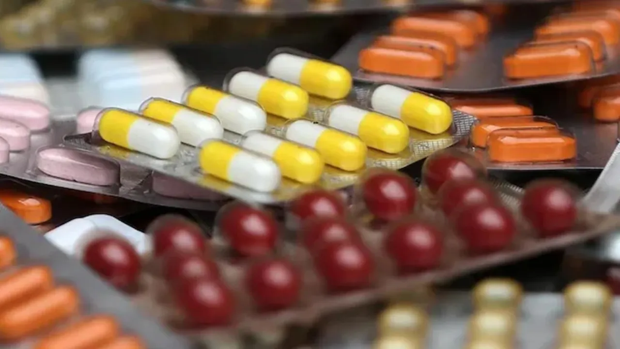 मेडिकल स्टोर्स पर नहीं बिकेंगी ये 22 दवाएं, औषधि विभाग ने लगाया प्रतिबंध 