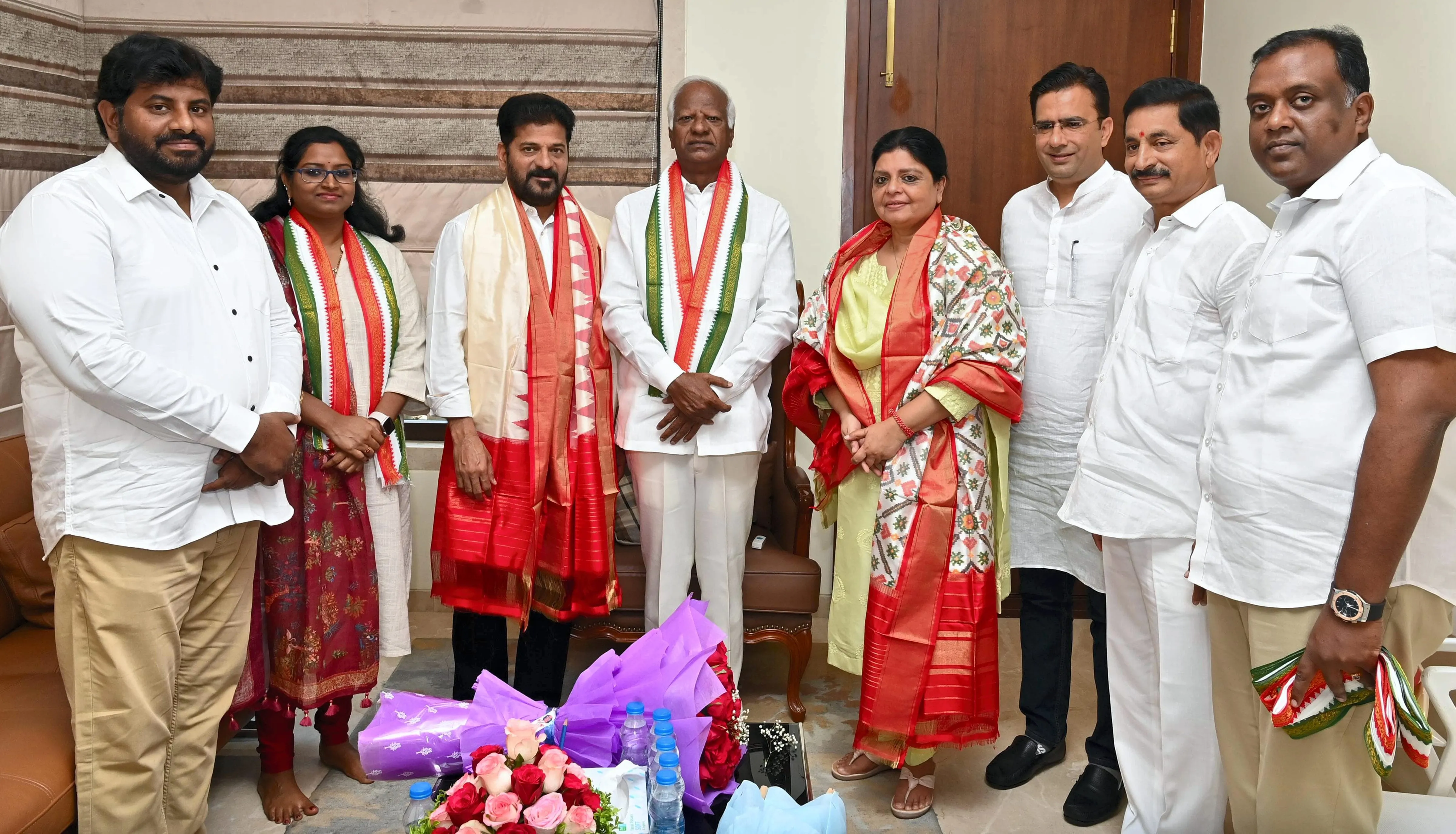 Lok Sabha Election 2024: तेलंगाना में BRS को झटका, विधायक कादियाम श्रीहरि बेटी काव्या के साथ कांग्रेस में शामिल 