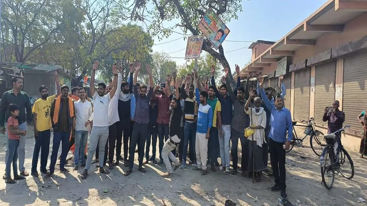 बहराइच: चोरी के विरोध में दुकान बंद कर व्यापारियों ने किया प्रदर्शन, जानें वजह