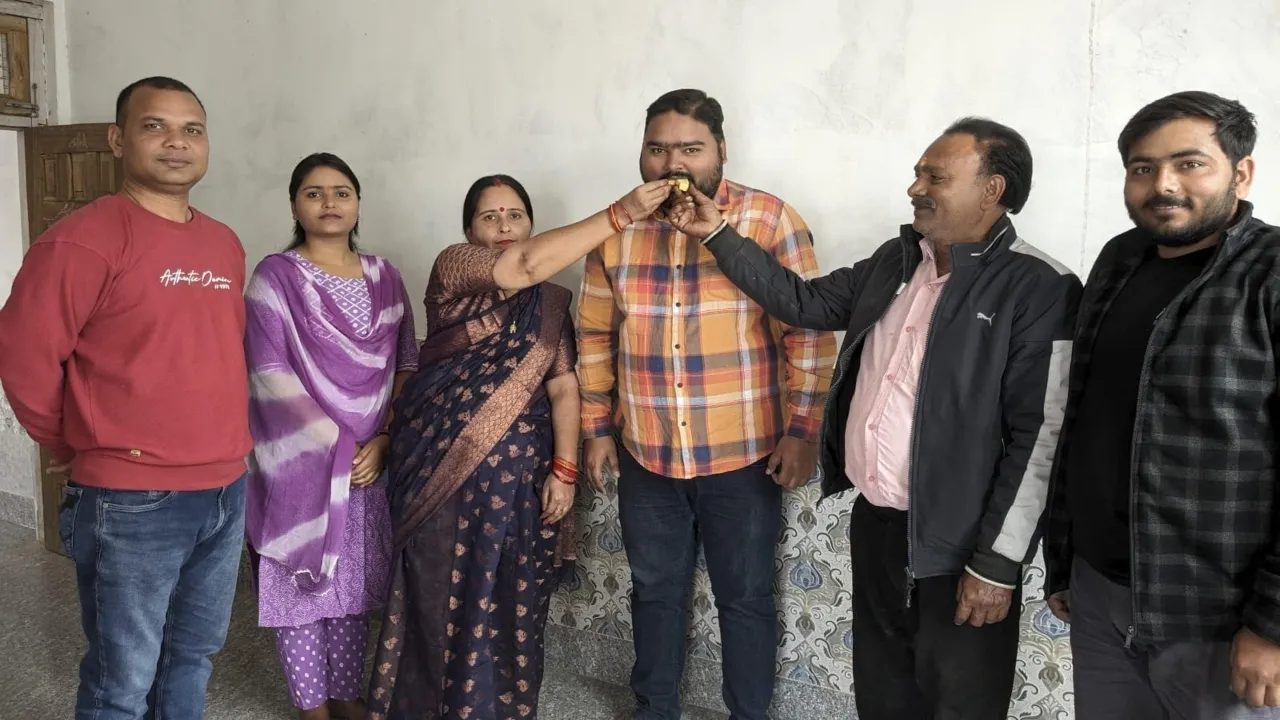 प्रतापगढ़: शोध छात्र ने बनाई डिवाइस, दीवारों का बदल सकेंगे रंग-आम आदमी को होगा फायदा 