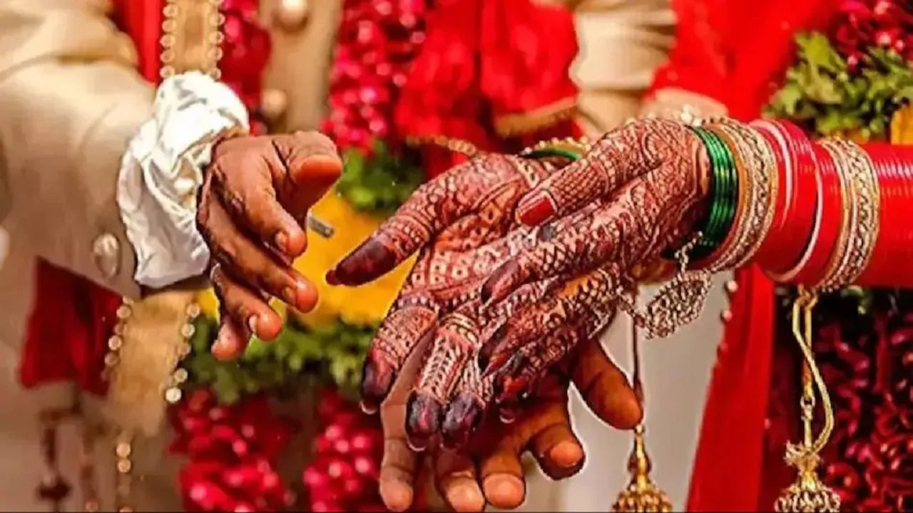 महाराजगंज: सामूहिक विवाह योजना में बड़ा फर्जीवाड़ा, भाई-बहन ने लिए सात फेरे, सचिव सस्पेंड