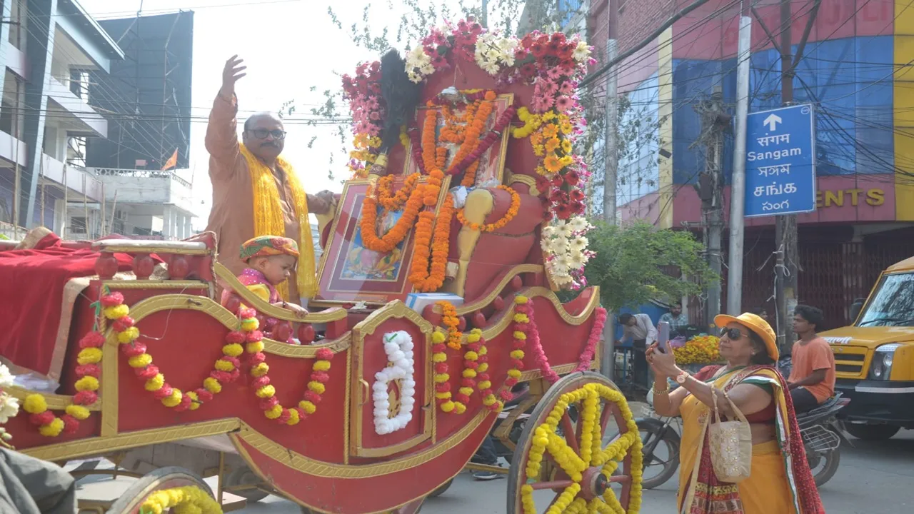 प्रयागराज में धूमधाम से निकली खाटू श्याम जी की निशान शोभायात्रा, नगर वासियों ने लिया हिस्सा