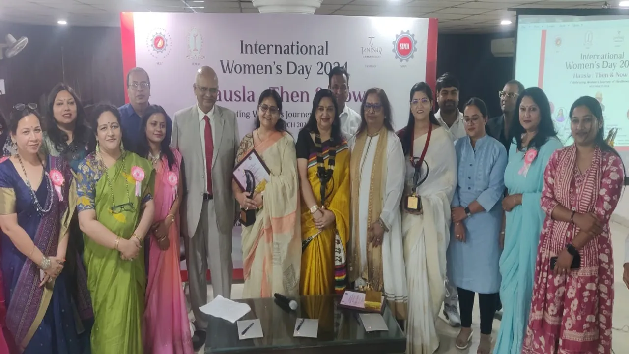 पूर्व मुख्य सचिव आलोक रंजन ने महिलाओं को किया सम्मानित, कहा- काम करने से महिलाओं में आता है आत्मविश्वास