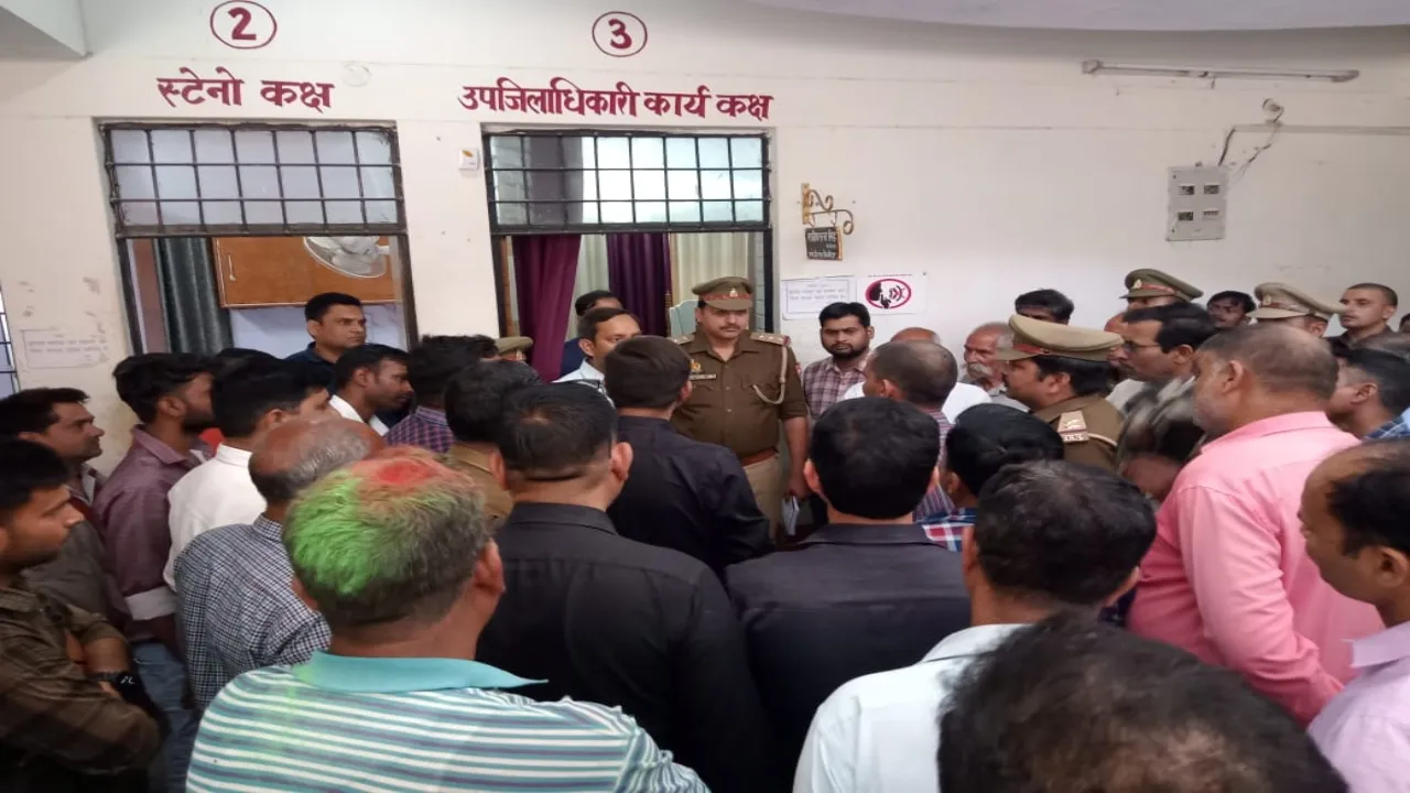 Video अयोध्या: अधिवक्ताओं ने एडीओ पंचायत को दौड़ाया, एसडीएम कार्यालय में छिपकर बचाई जान