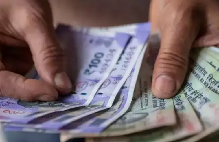 बरेली: चीनी मिलों ने नोटिस मिलने के बाद भी नहीं किया बकाया भुगतान, बदरंग हुई किसानों की होली