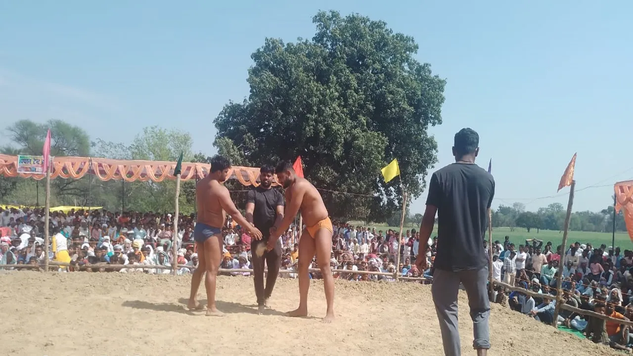 अयोध्या: हरियाणा के रोहित ने कानपुर के मोटी को दी पटकनी, राष्ट्रीय कुश्ती में दिखा कई प्रांतों के पहलवानों का दबदबा