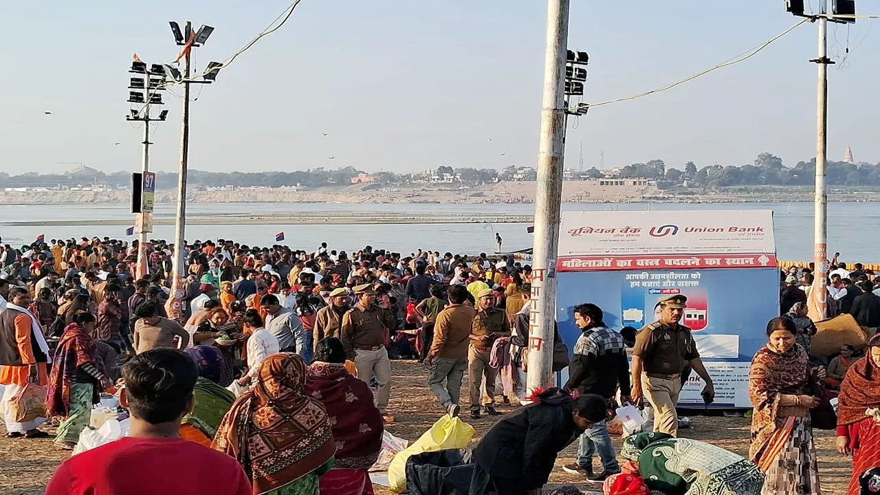 प्रयागराज: माघ मेला के अंतिम स्नान पर्व महाशिवरात्रि पर छह लाख लोगों ने लगाई गंगा में डुबकी 