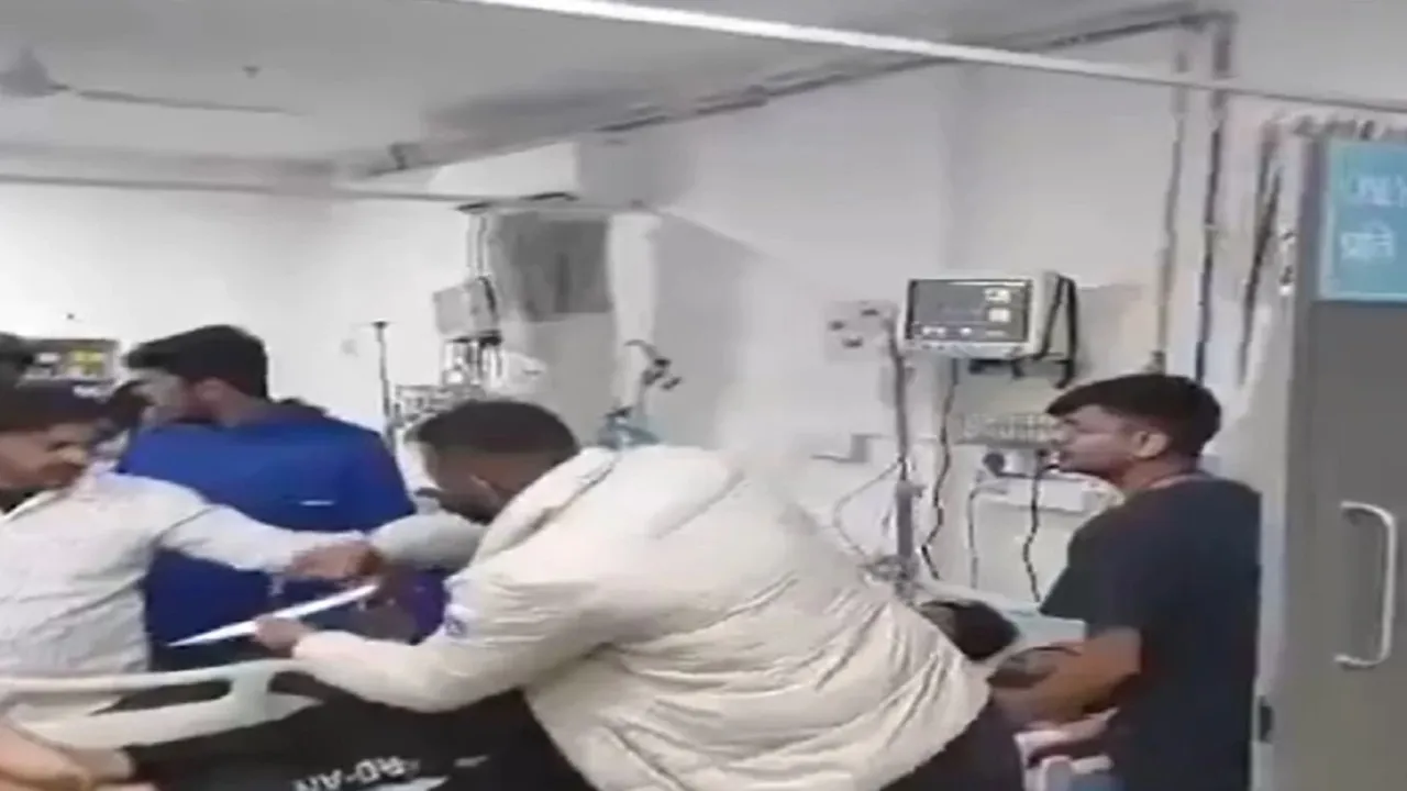 पेट दर्द और उल्टियां होने के चलते 76 छात्र अस्पताल में भर्ती, हॉस्टल का खराब भोजन करने से बिगड़ी सेहत 