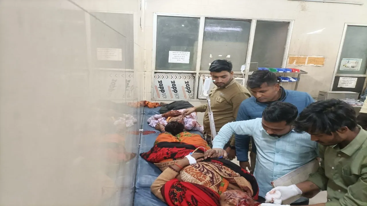 बहराइच में दर्दनाक हादसा: कार और कंटेनर में भिड़ंत, नवजात की मौत, चार घायल, सास और बहू लखनऊ रेफर