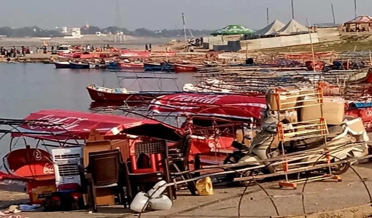  अंधविश्वास हुआ हावी! गहना और स्कूटी समेत लाखों का सामान लेकर गंगा में विसर्जित करने पहुंची युवती, जानें पूरा मामला  