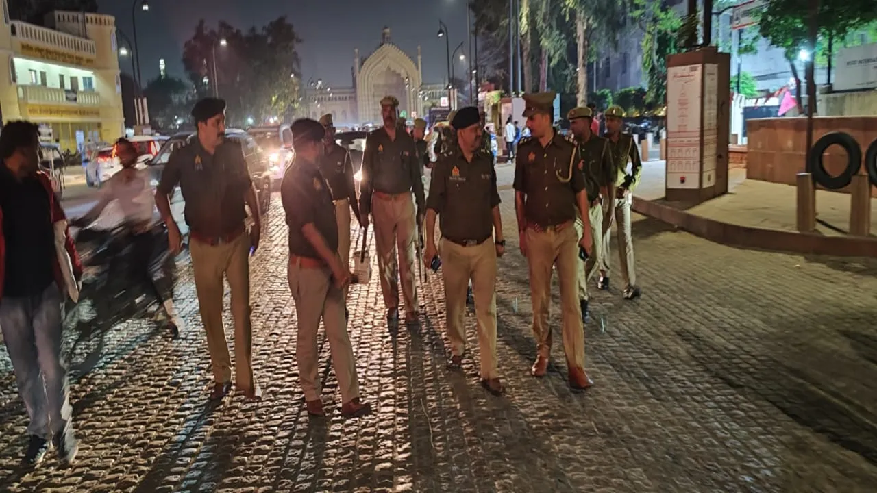 लखनऊ: CAA की नोटिफिकेशन जारी होते ही छावनी में तब्दील हुआ पुराना शहर, पुलिस ने निकाला Flag March