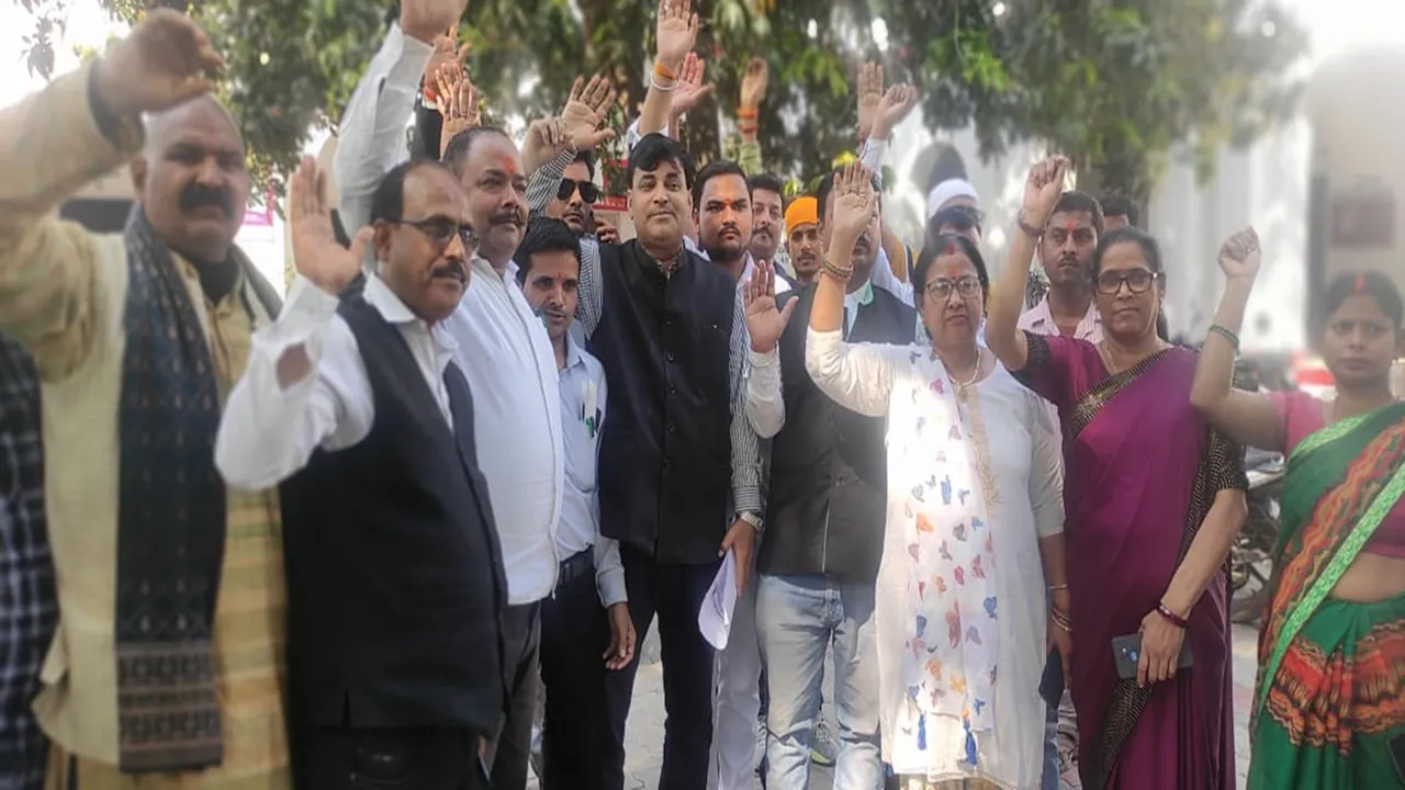 बहराइच: सैफई विवि में स्टाफ नर्स की मौत के मामले में आरोपी के घर पर चले बुलडोजर, ब्राह्मण संघ की मांग