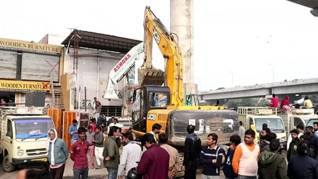 लखनऊ: सीसीटीवी फुटेज से की जा रही अकबर नगर में हुई पथराव के आरोपियों की पहचान