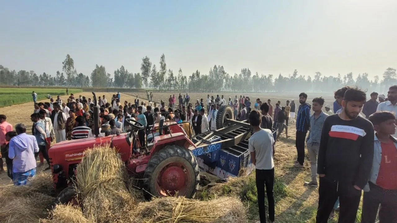 सीतापुर: ट्रैक्टर-ट्रॉली के नीचे दबने से दो मजदूरों की मौत, एक घायल 