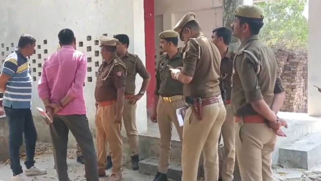 अंबेडकरनगर: युवक का अधजला शव मिलने से इलाके में सनसनी, हत्या की आशंका